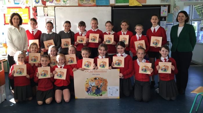 St Mary’s Primary School Choir in Rosscarbery had the pleasure to be involved in the oral narration of Oíche Shamhna. The book is a brilliant oral, speaking poem about Halloween.  Last week St Mary’s had a very special visit from the author Marie Whelton  who presented all 22 pupils of the choir with a signed copy of the book.  The photo features St Mary's Primary School Choir with their teacher Jennifer Fitzgerald (left) and author Marie Whelton (right).