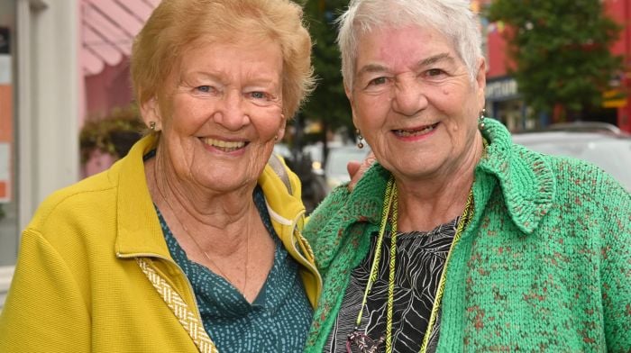 Nellie O’Sullivan (left) from Reenascreena and Nora Collins, Pedlar’s Cross met up for a chat recently in Clonakilty.  (Photo: Martin Walsh)