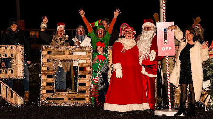 Cllr Caroline Cronin, far right, switching on the lights. (Photo: Magda O'Driscoll)