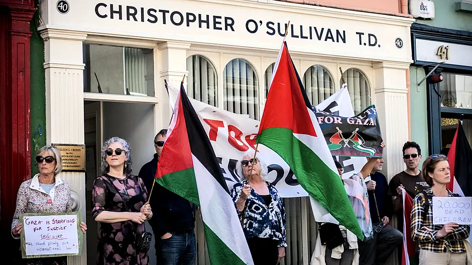 Gaza protest held at Clonakilty Fianna Fáil constituency offce Image