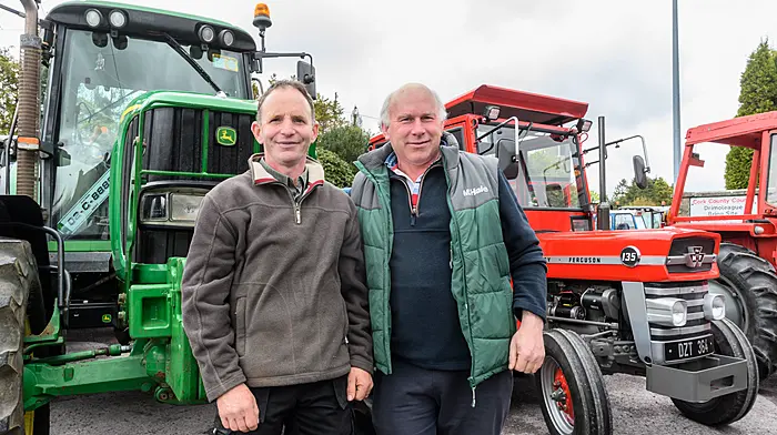 Brendan Collins (Drinagh) and Ivor Kingston (Drimoleague) having a chat at the Drimoleague tractor, truck and car run. The run was in aid of West Cork Rapid Response and Bantry Hospice. 
Picture: David Patterson, Tractor Run – Cork