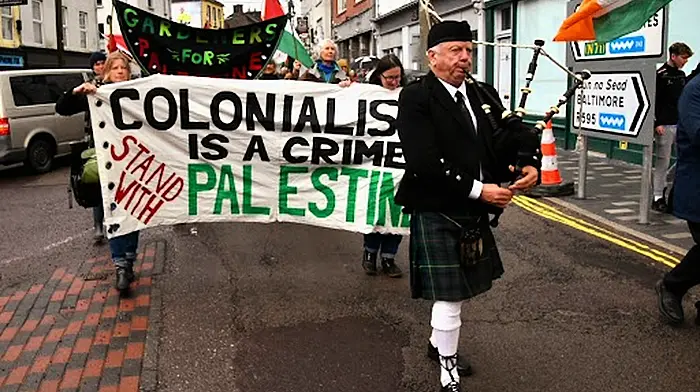 A protest march was held in Skibbereen on Easter Saturday in support of the Palestinian people. On the day the march was led by piper Donal Ó Kelleher. The weekly protest has been going on for over 18 months, not only in Skibbereen, but all over Ireland. Several people spoke at the Maid of Erin statue, while wreaths were laid by Nassar Swirki and Sean McCarthy in memory of the Palestinians and the 1916 Rising heroes. There was big interest and support from locals and tourists alike as the protest moved through the town.