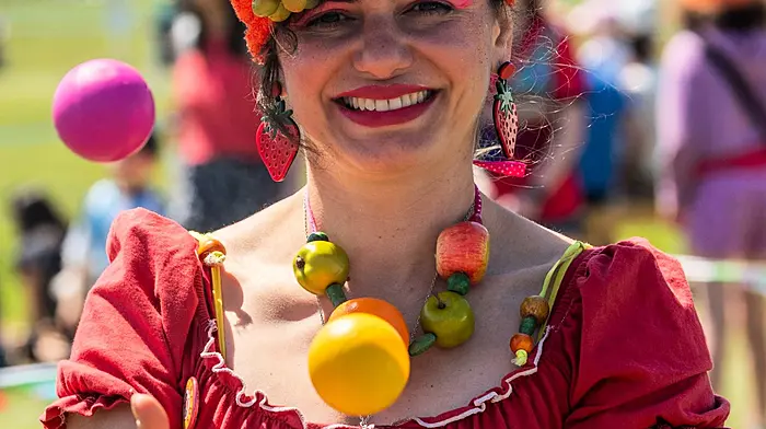 The annual Bandon Show took place today with thousands of people attending to see horse and cattle classes, along with poultry and arts & crafts competitions. There was also food stalls and a childrens fun fair. 'Fruity' from Circus 250 hosted a juggling workshop. Picture: Andy Gibson.