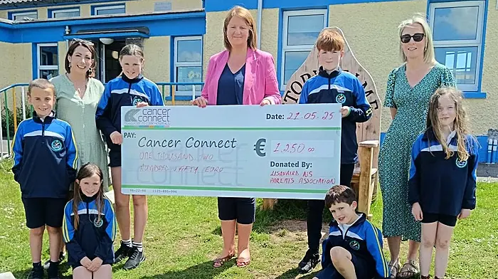 Aoife O’Driscoll and Sharon McCarthy, along with students from Lisavaird National School, presenting a donation of €1,250 to Helen O’Driscoll of Cancer Connect. The donation was raised by the parents association from the recently held Rosemary Calnan tractor run. Pupils include, standing: Harry McCarthy, Isla O’Keeffe, Orlaith Duggan, Mathew Calnan, Sharon McCarthy and Ella-Mae White Slattery. Front: Edward Horgan and Aoife O’Driscoll.
