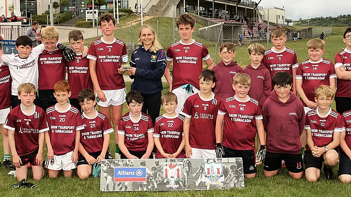 Ballinacarriga NS, Roinn 5 Boys runners-up, with Cork footballer Laura O'Mahony. (Photo: Paddy Feen)