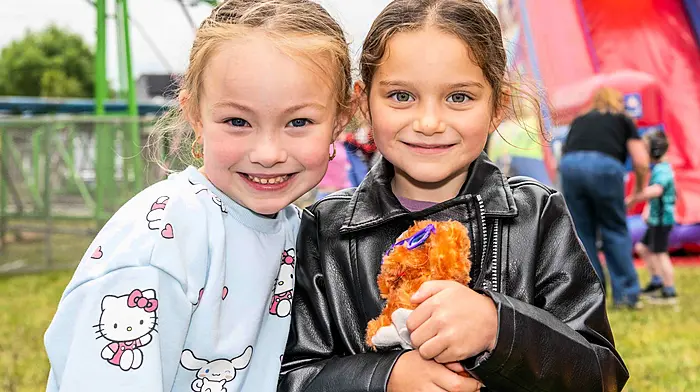 Linzii Marie Sasin and Neabha O'Shea from Skibbereen. Picture: Andy Gibson.