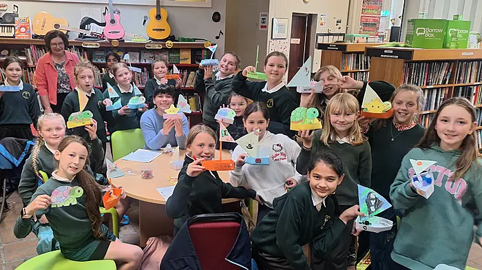 Pupils from Scoil Mhuire agus Bharra making crafts for Bantry Library's new Summer Stars display. Summer Stars is the public library national summer reading programme which runs through to the end of August. All children of any age are invited to participate in this fun adventure through their local library.