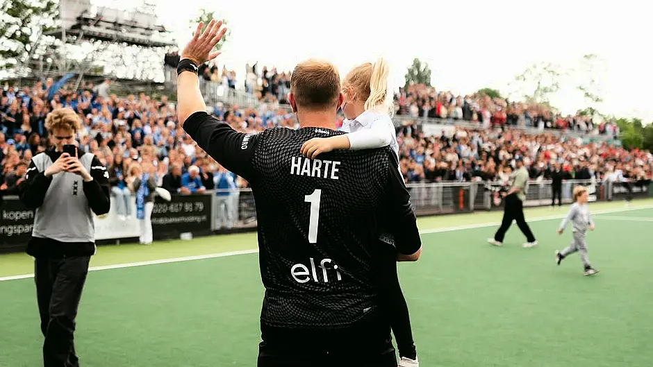 Legendary goalkeeper David Harte waves goodbye to Kampong Image