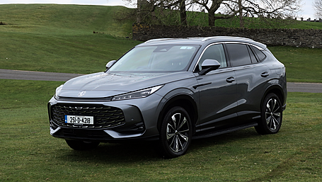 CAR OF THE WEEK: Mg hs plug-in hybrid is one to watch Image