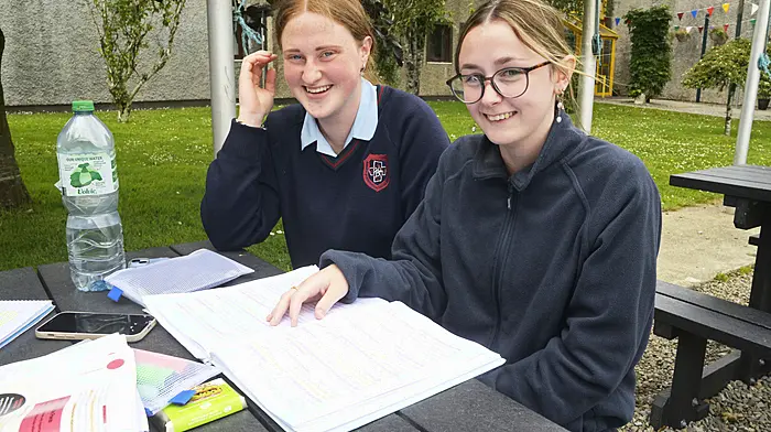 NEWS 5/6/2025 Pictured at Colaiste Ni Toirbhite Bandon were leaving cert students Katie Twohig and Alli O'Sullivan getting in some last minute study. Picture Denis Boyle