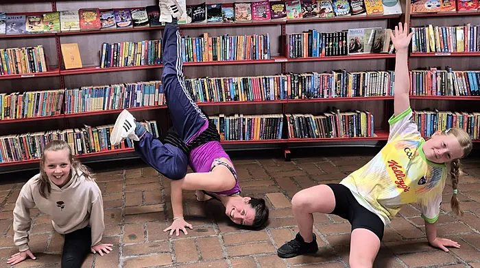 Julia and Natalia Wanatowska, with instructor Chloe Pisco, took part in the ‘The Joy of Dance’ workshop at Bantry Library as part of Cruinniú na Nóg.  Cruinniú na Nóg is an initiative of Creative Ireland, celebrating the creative potential of children. It took place nationwide on June 7th.