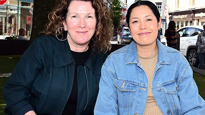 Carol O'Leary (left) and Jessica Luna, both from Clonakilty, enjoying a chat in Astna Square.    (Photo: Martin Walsh)