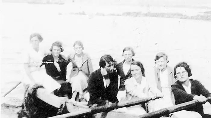 Bere Island women rowing, 1900s.  (Photo: Bere Island Photo Archive)