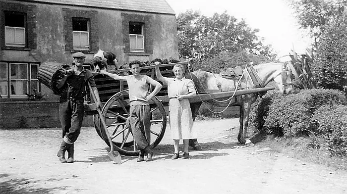 Bere Island cart and turf, 1933.  (Photo: Bere Island Photo Archive)