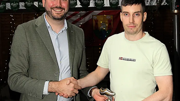 Senator Noel O'Donovan presents the Managers' Player of the Year to Alan Murphy.