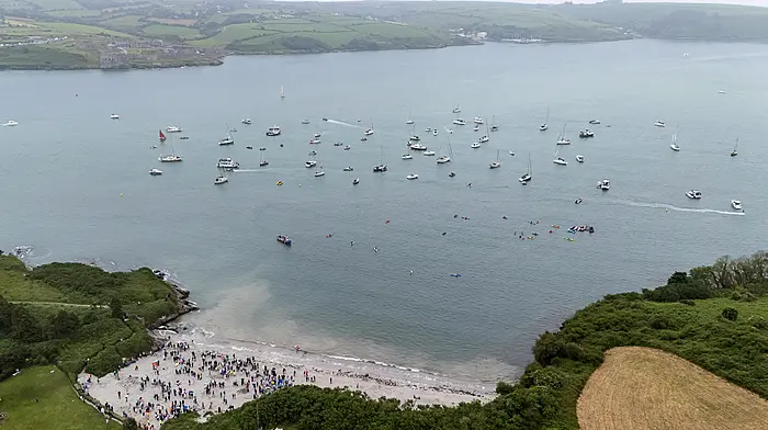 Petition on mussel farm handed to minister at Dáil Éireann Image