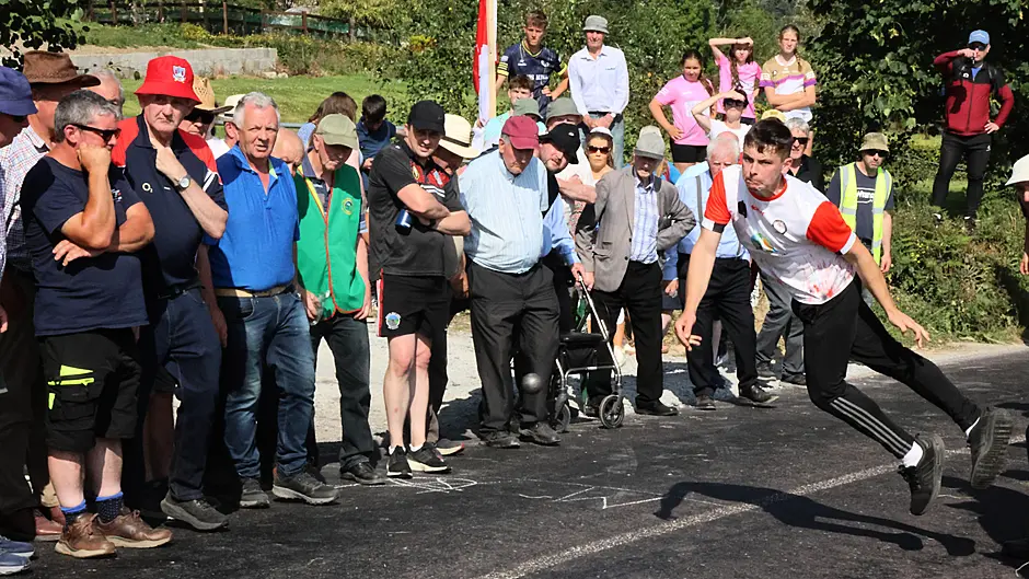 Brian O’Driscoll brings home All-Ireland road bowling title his late father narrowly missed out on Image