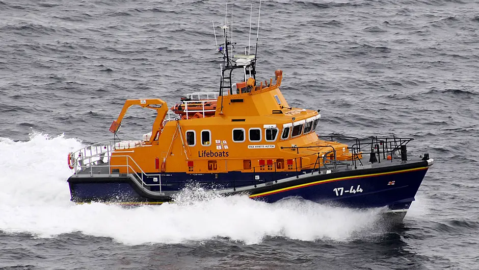 Castletownbere RNLI lifeboat assists fishing vessel this morning Image
