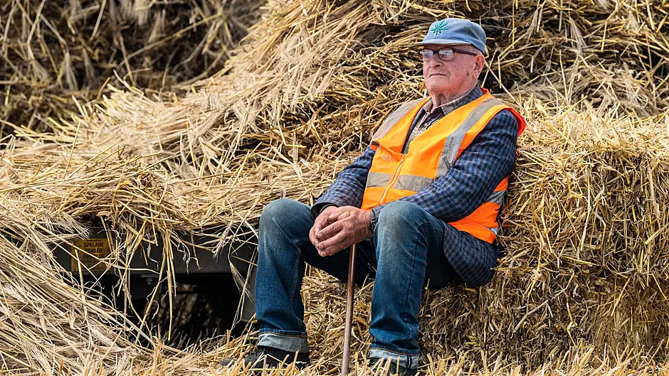 Ballinadee, West Cork, Ireland. 4th Aug, 2025. The De Courcey Classic & Vintage Club held its annual harvest working day in Ballinadee today. Thousands of people attended to see ploughing, old time threshing, barley harvesting, vintage cars and much more. Jim Footman from Ballinadee taking a rest at the De Courcey Classic & Vintage Clubl harvest working day in Ballinadee.

. Picture: Andy GIbson.
