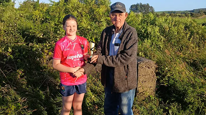 Ciara Harrington Dromourneen received her trophy from Jerry Murphy on winning the Carbery U12 Girls Road Bowling Final.