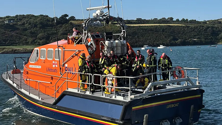 RNLI takes firefighters to Heir Island to tackle blaze putting homes at risk Image