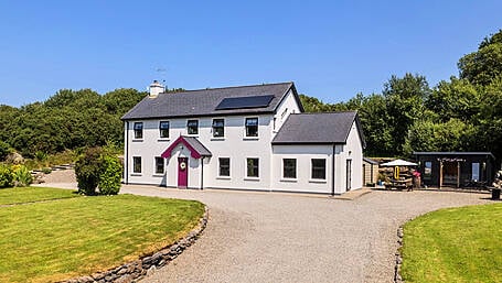 HOUSE OF THE WEEK: Contemporary living in a peaceful country setting Image