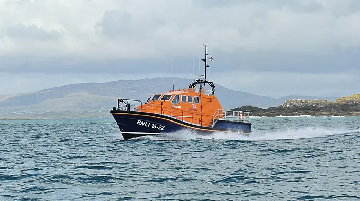 Baltimore RNLI assist yacht near Crookhaven Image