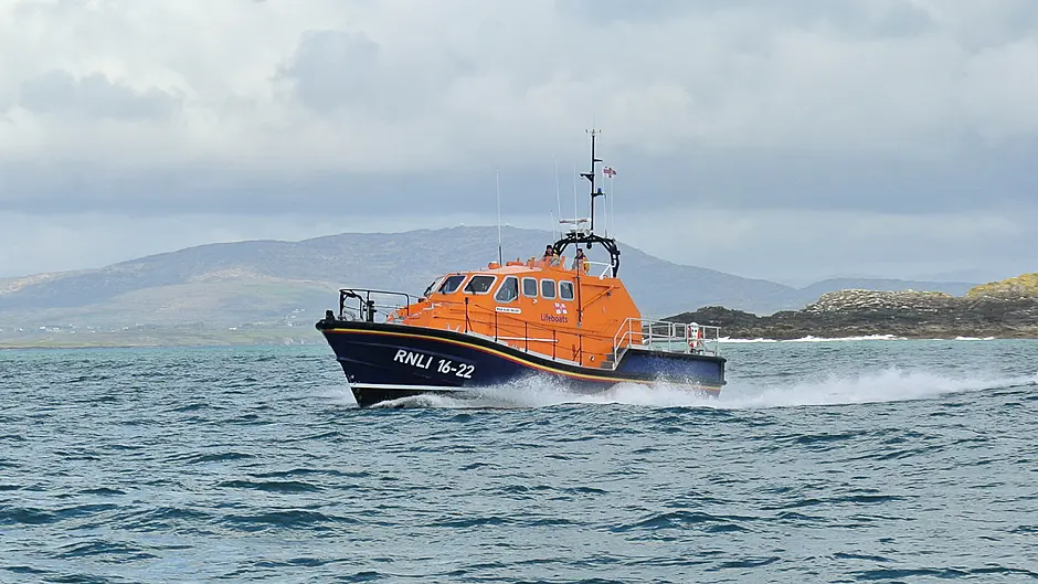 Baltimore RNLI assist yacht near Crookhaven Image
