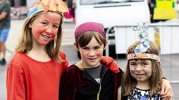 Joey Sweeney, Emily Quinlan and Órla Quinlan in their fancy dress competition outfits in Schull.(Photos: Andrew Harris)