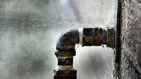 Burst pipe leaves 90 homes without water at Christmas Image