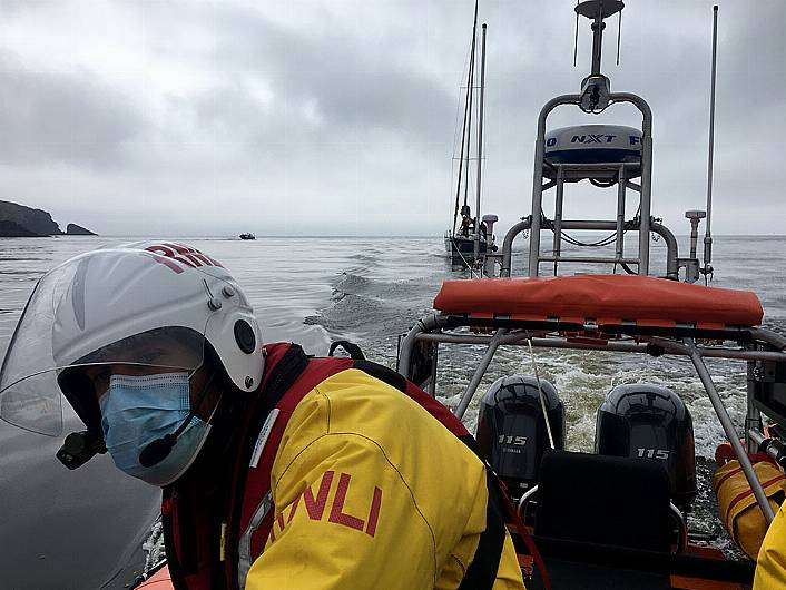 Baltimore lifeboat assists yacht in difficulty to enter harbour Image