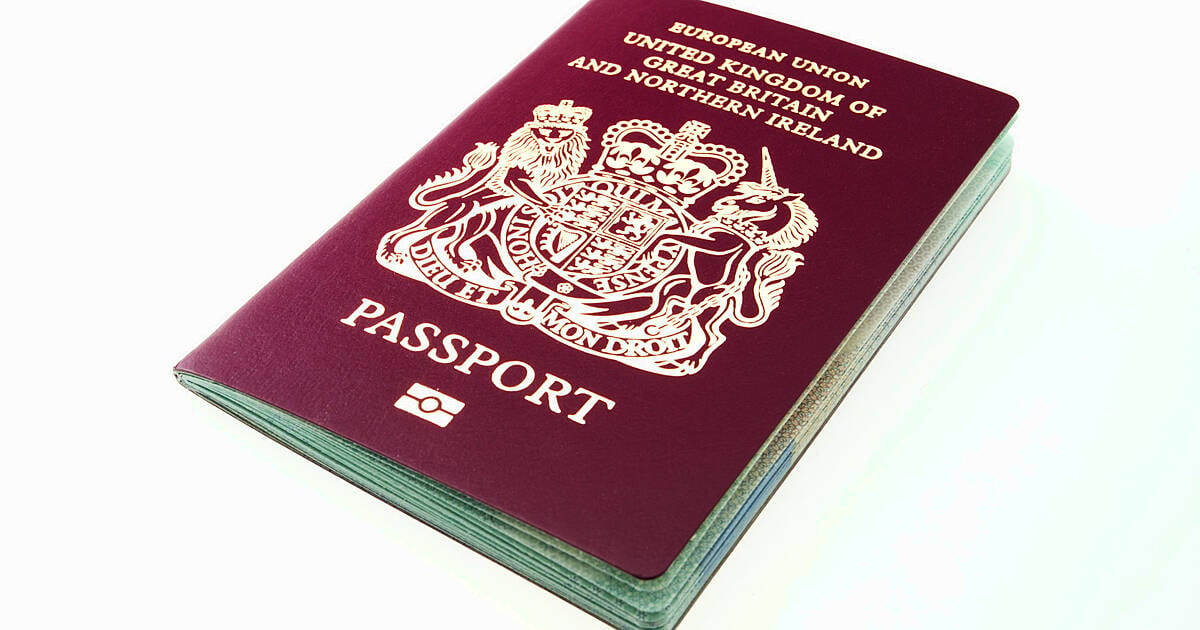 UK passport holders can still use EU customs queue – for now | Southern ...