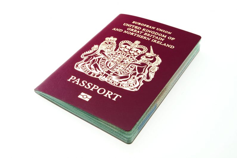 UK passport holders can still use EU customs queue – for now Image