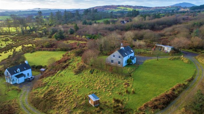 Two for the price of one! Hillview House and Gorse Cottage present all sorts of options for communal living while still allowing a healthy degree of privacy and independence, on a site hear Ballydehob.