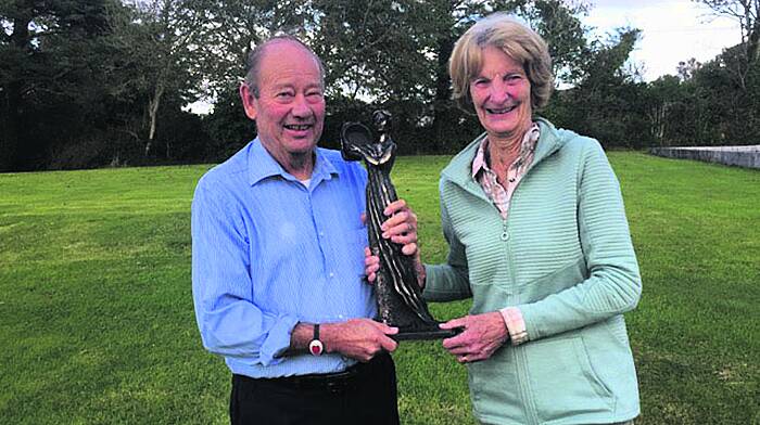 Bronze statuette presented to Bantry Bay Golf Club Image