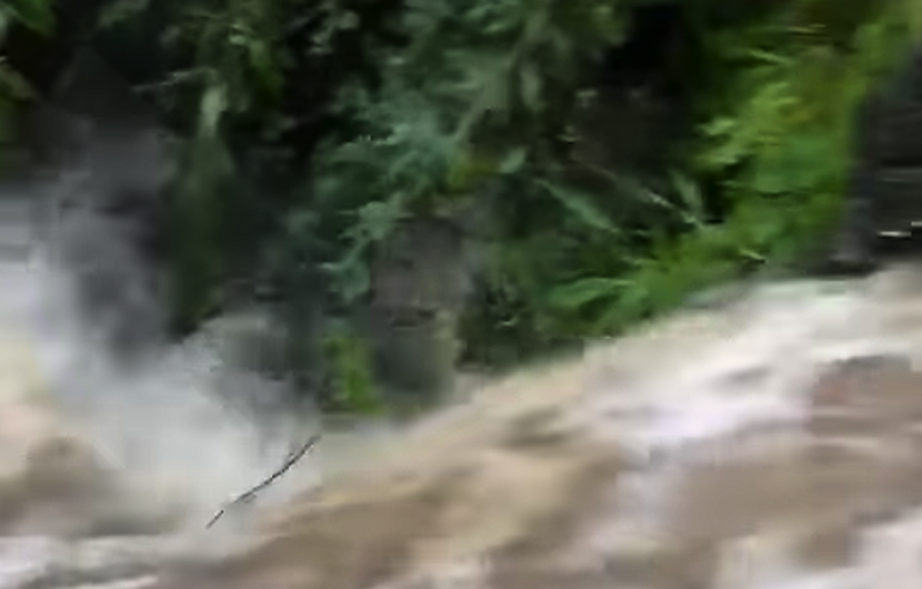 Bantry battles with high rivers and torrential rain Image