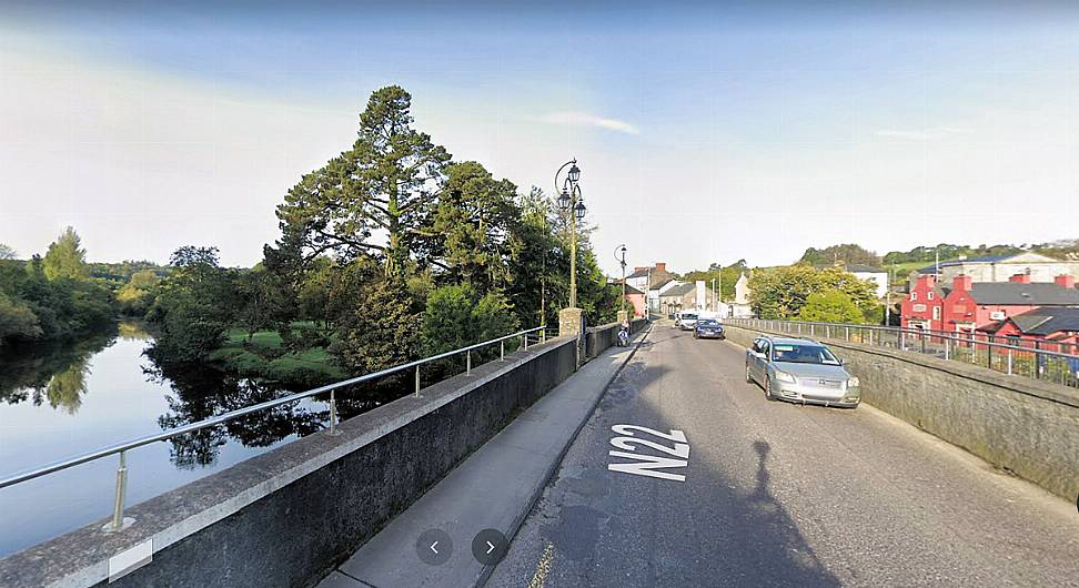 Eir and Airtricity in firing line over lights and potholes on town bridge Image