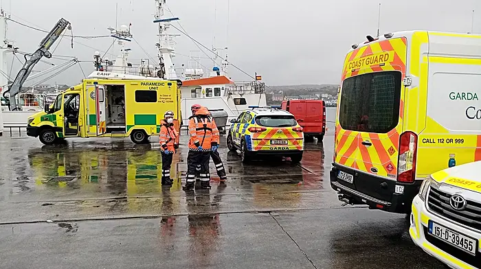 Beara's Coast Guard crew assist in transferring injured fisherman Image
