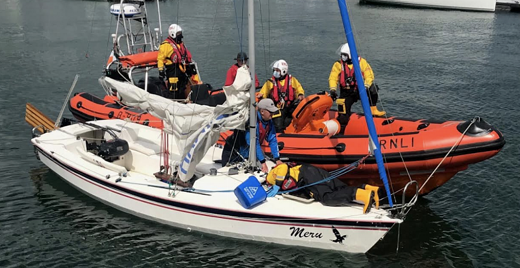 Kinsale RNLI lifeboat crew rescue two from sinking sail boat Image