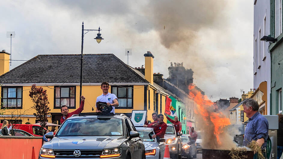 WATCH: Berehaven's All-Ireland winning golfers receive a hero's welcome in Castletownbere Image