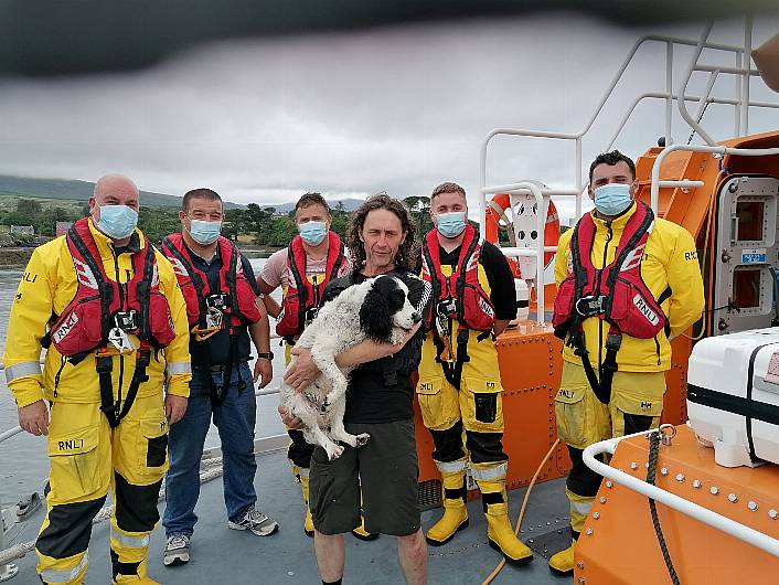 Kayaker and 'Lucky' the dog rescued after overnight on Dursey's Calf and Bull Rock Image