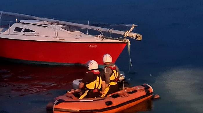 Castletowbere RNLI help stricken yacht Image