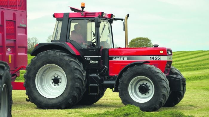 The Case International 1455Xl is a tractor icon Image