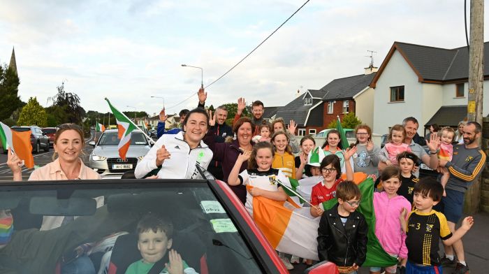 Phil along with her sister Joan received a great welcome from the locals in Ballineen on Saturday evening last.