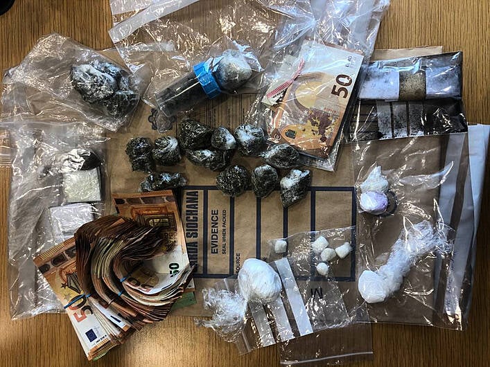 Over €12,000 of suspected drugs and cash seized in Castletownbere area Image