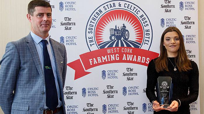 Tom
Curran of Teagasc Cork
South West with Denise
Twomey, winner of the
Young Farmer Award.
Teagasc provided a prize of
a free technology advisory
contract for 12 months for
the winner of this category