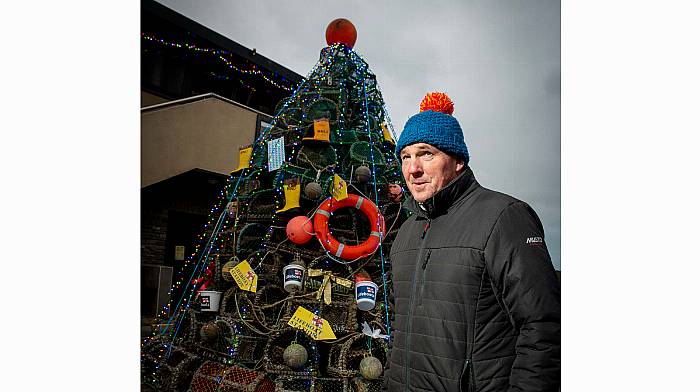 A big tree cheers for fisherman’s lobster pots Image