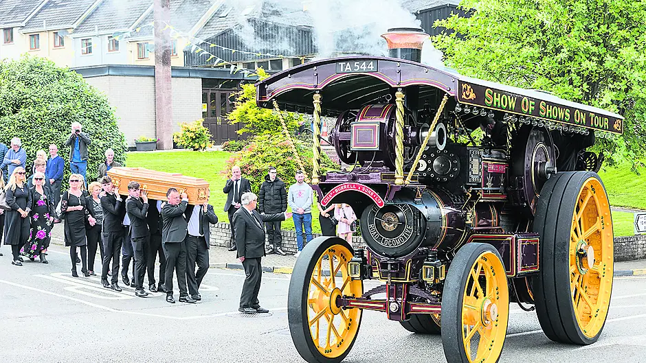 FAREWELL CON Poignant last journey Image FAREWELL CON Poignant last journey Image