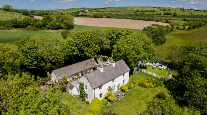 Strand House is a charming property, in exceptional condition, in a superb location.