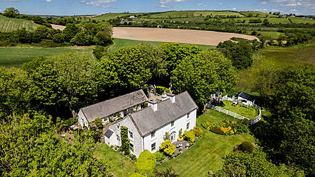 HOUSE OF THE WEEK: Five-bed in Clonakilty with cottage for €1.1m Image